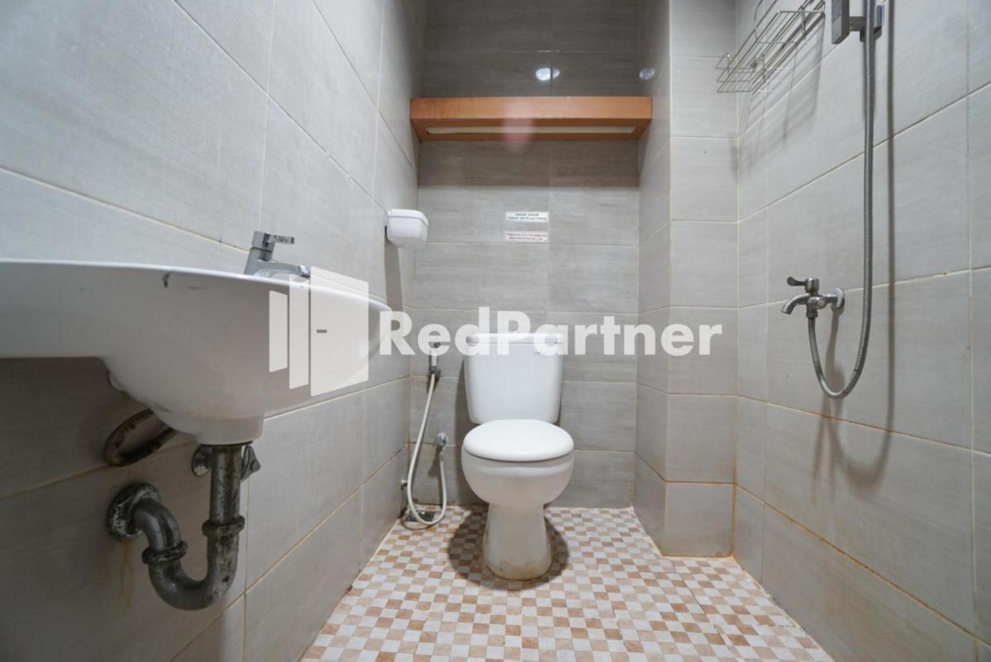 Hotel Eascot Mitra Reddoorz Jakarta